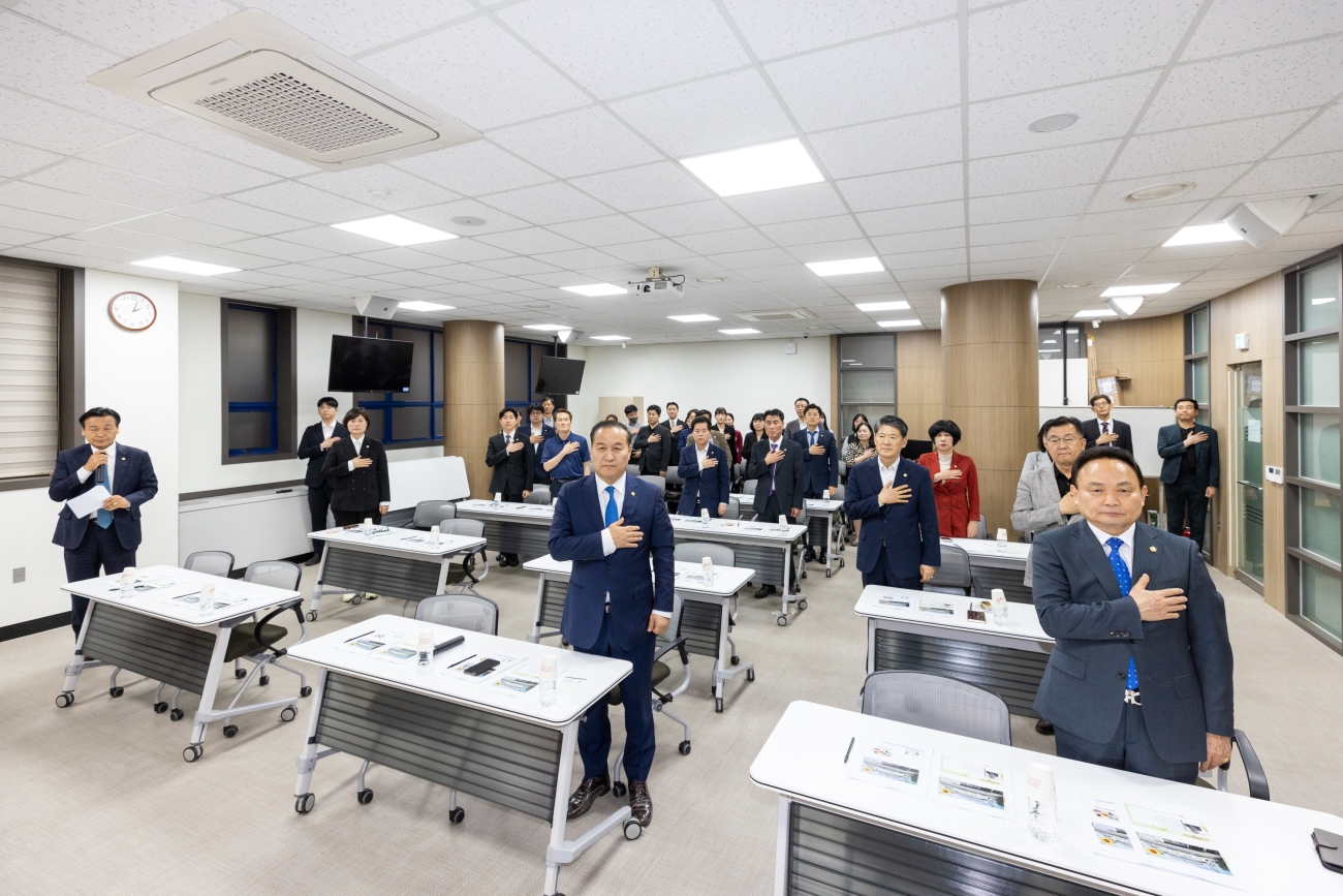 �ǿ� 4������ ���汳�� ����