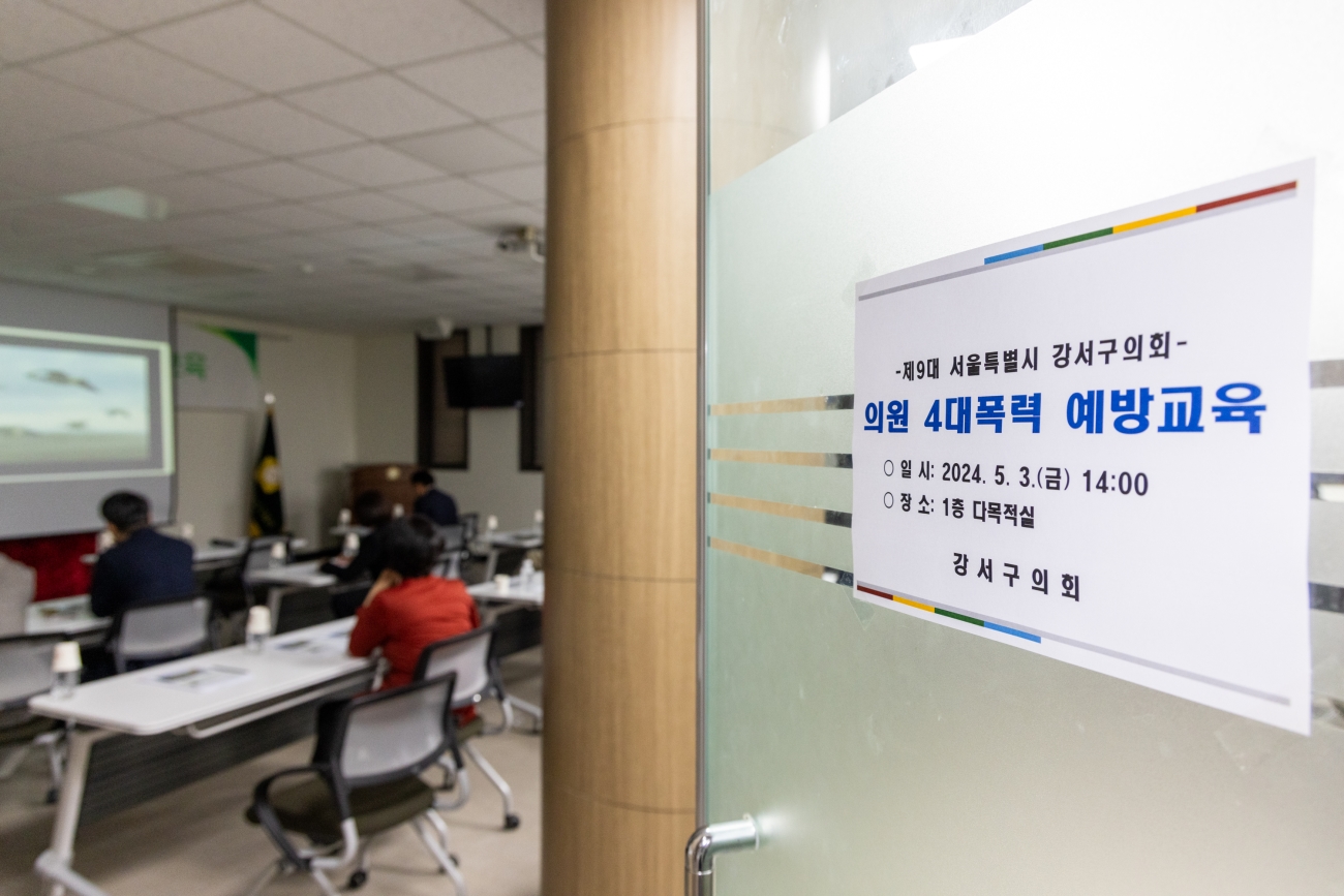 �ǿ� 4������ ���汳�� ����